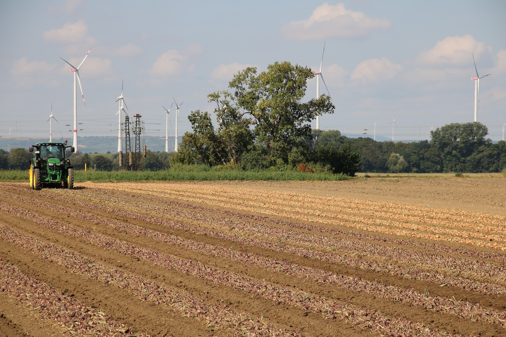 agricoltura trattore campo fertilizzanti liquidi